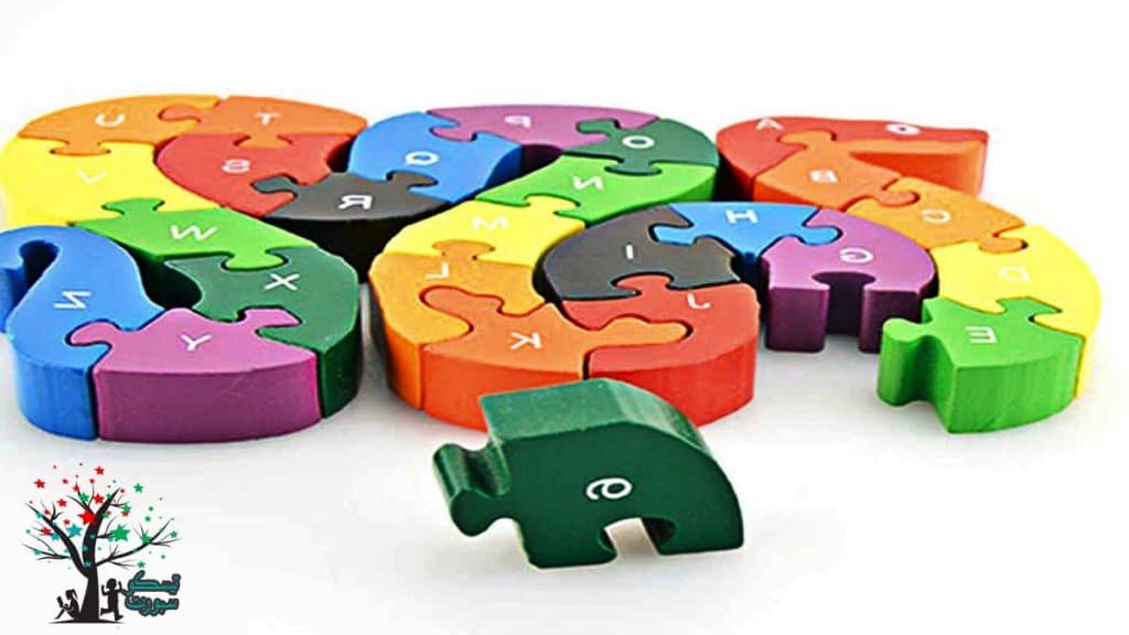 بزل الأخشاب المكون من الحروف والأرقام