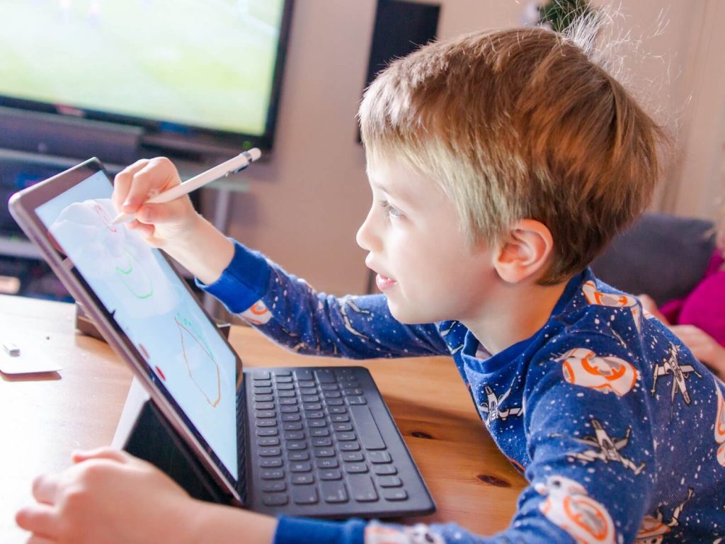 لماذا يجب تعليم البرمجة للاطفال